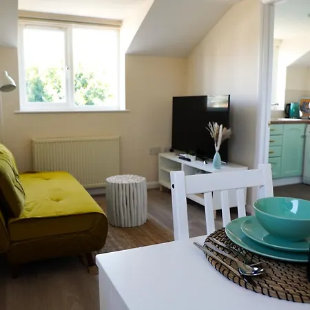 Cosy Apartment With Office & Parking In Cranfield Exterior photo