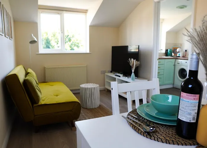 Cosy Apartment With Office & Parking In Cranfield