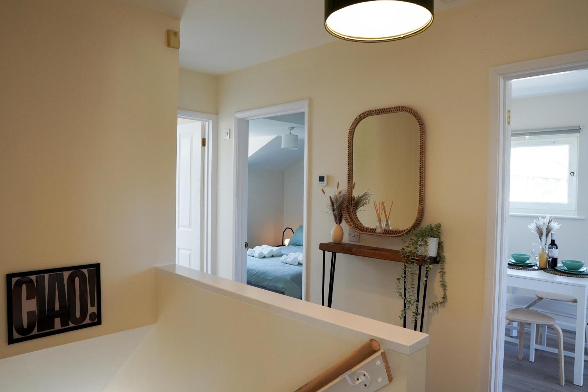 Cosy With Office & Parking In Apartment Cranfield
