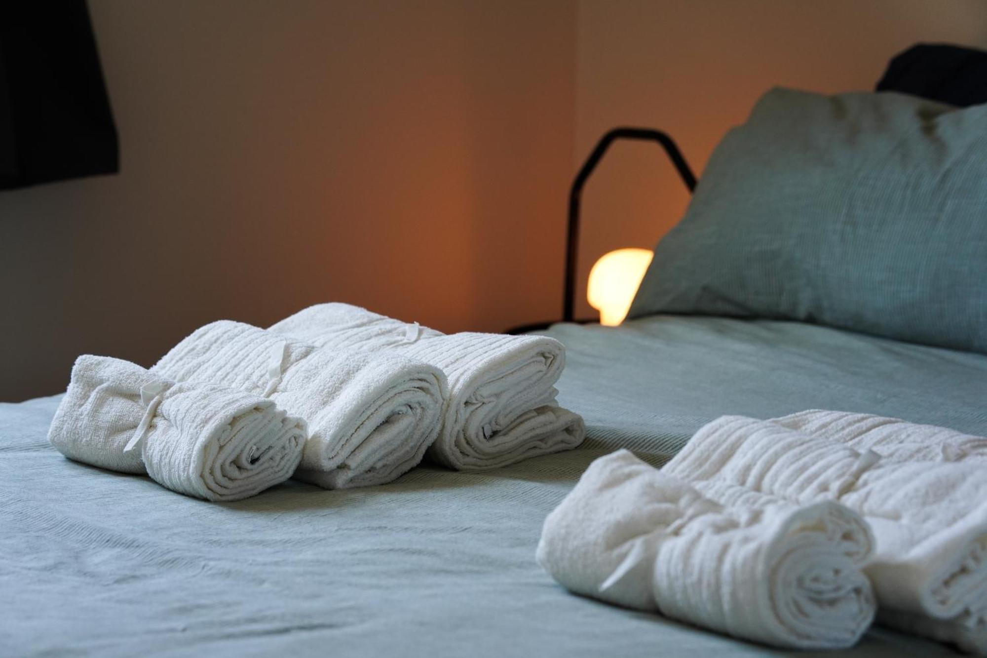 Cosy With Office & Parking In Apartment