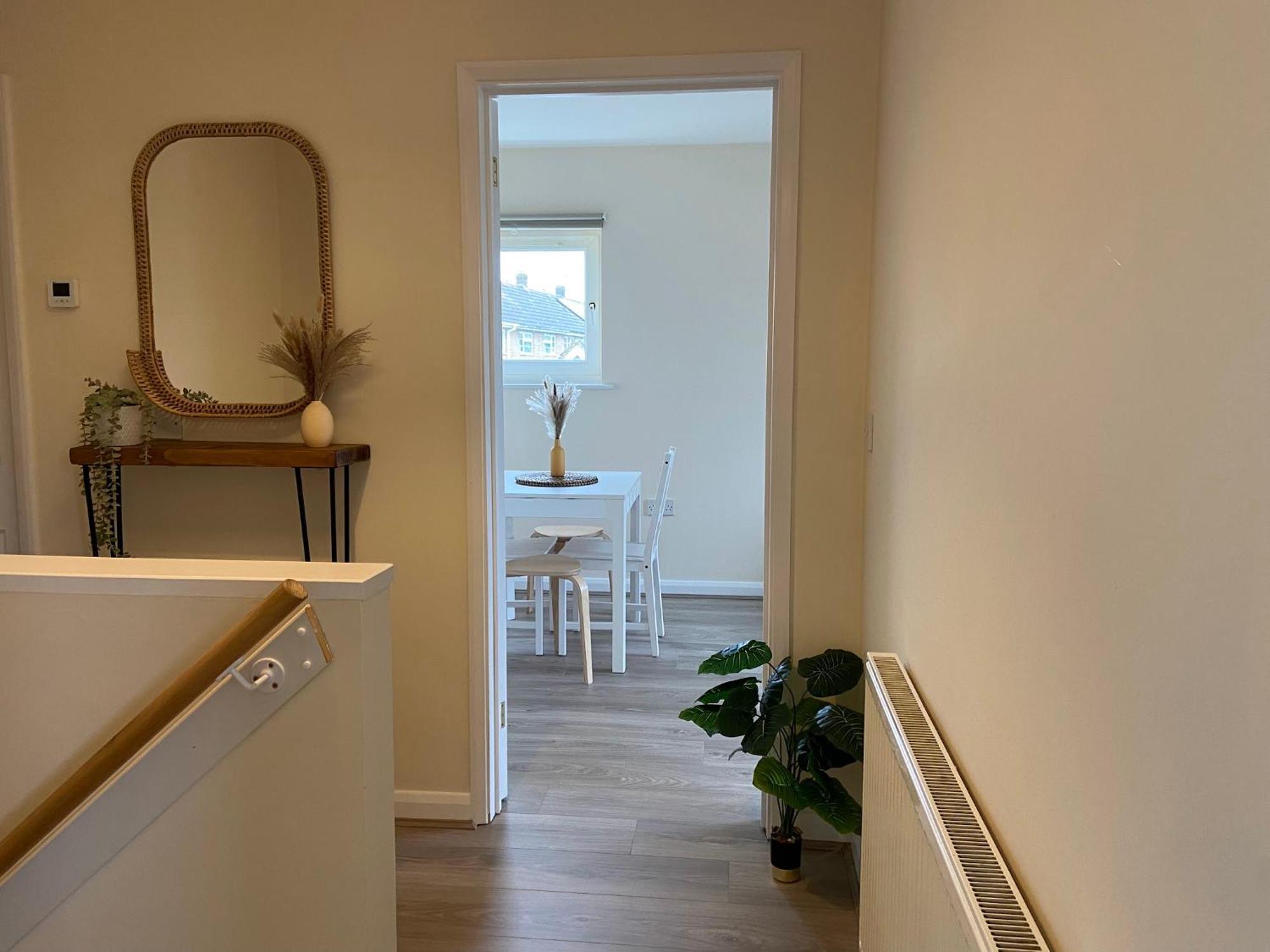 Cosy With Office & Parking In Apartment